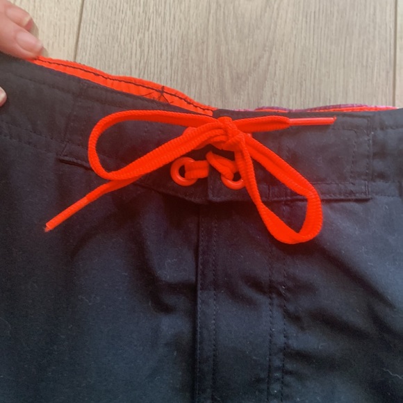 Nike- men’s size large swim trunks Black orange and plaid like new condi… - Picture 3 of 11